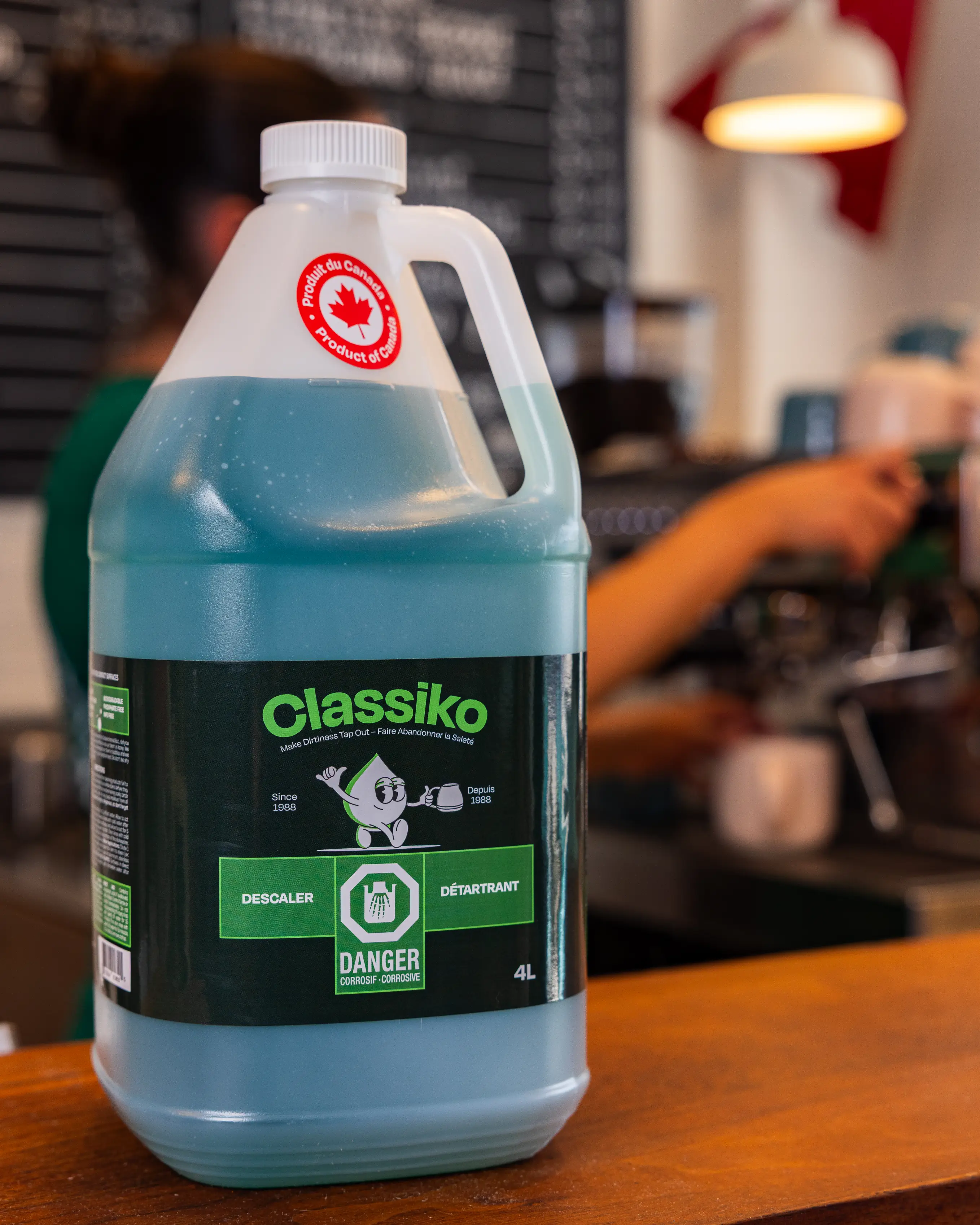 Descaler cleaning liquid bottle